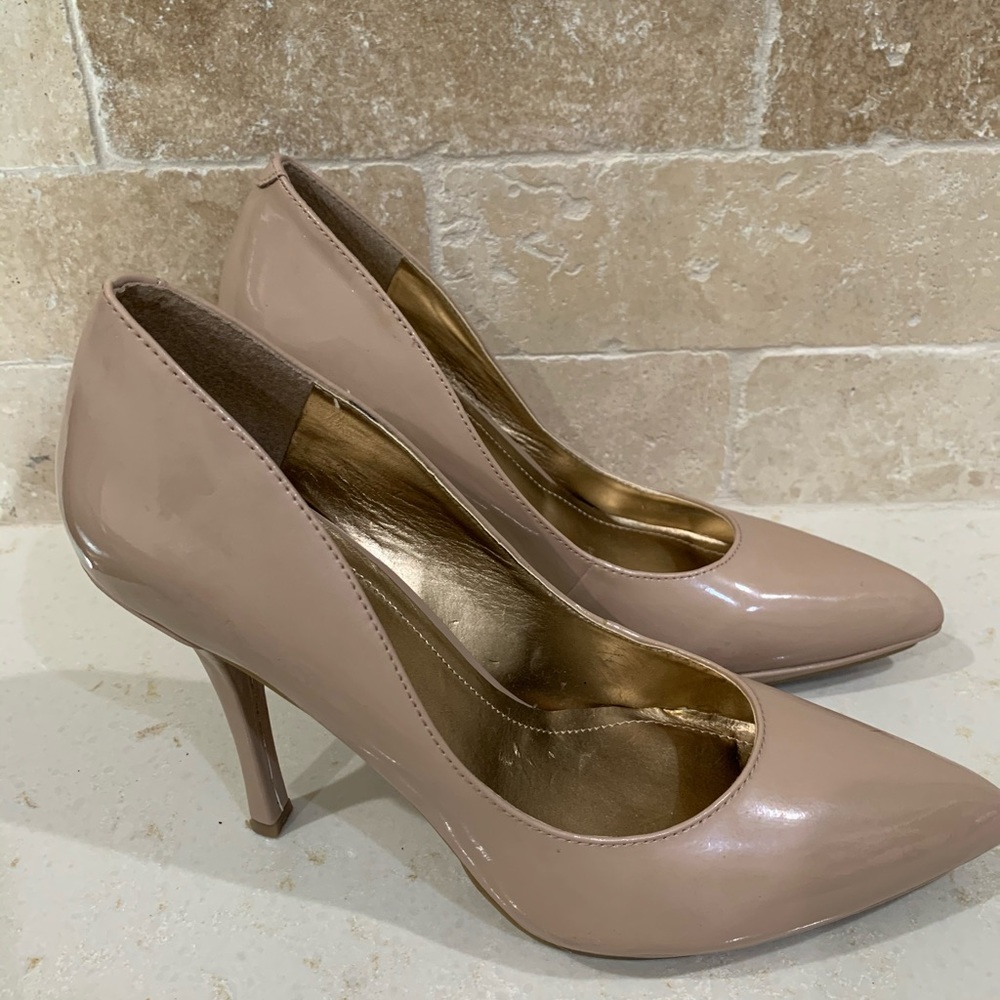 BCBGenaration Nude Patent Pumps- Sz 8